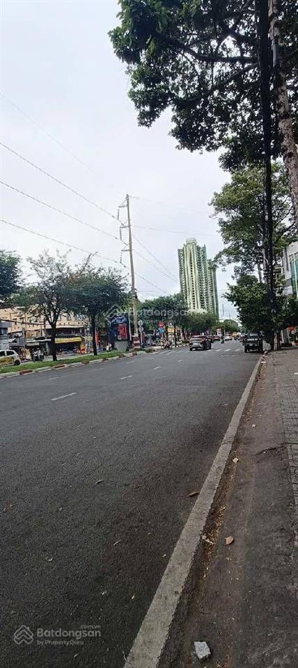 Nhà 4 tầng  dt 4.5x15 m. gần thuận kiều plaza. chợ tân thành. chợ kim biên. bệnh viện chợ rẫy.