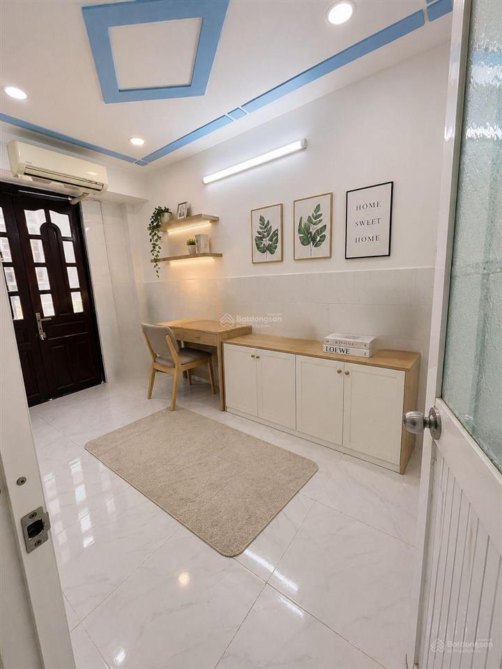 Chỉ nhỉnh 1t8.. có ngay ngôi nhà 2 tầng xinh xắn.
giấy tờ hợp lệ. ngay trung tâm quân 5.