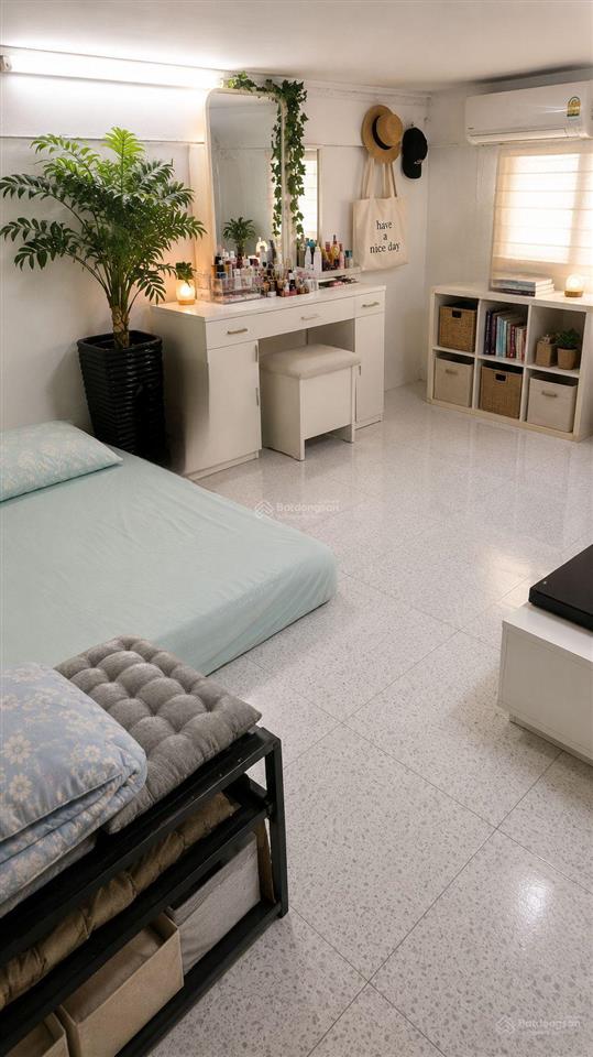 Cc lầu 1 có lửng  dt 75m2. nhà mơi đẹp vào ở ngay. gần thuận kiều plaza. chợ tân thành. ttquân 5.