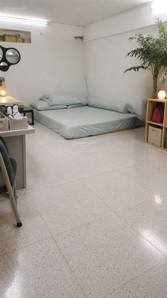 Cc lầu 1 có lửng  dt 75m2. nhà mơi đẹp vào ở ngay. gần thuận kiều plaza. chợ tân thành. ttquân 5.