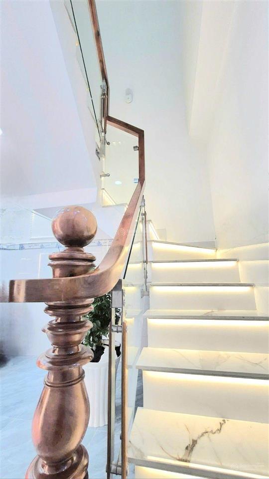 Nhà 3tầng gần chợ bình tây. chợ xóm vôi. sát đường hồng bàng. quận 5. nhà cách đường lơn 20m