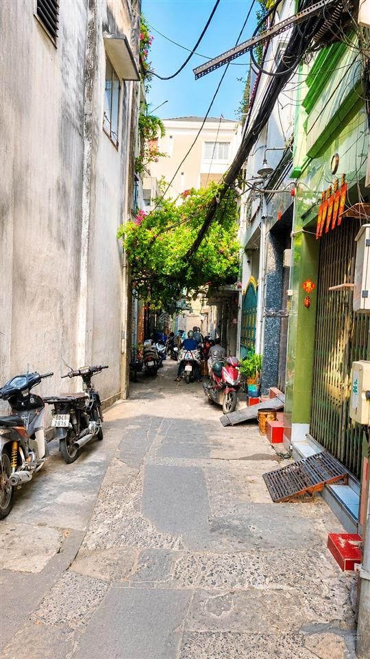 Nhà 3tầng gần chợ bình tây. chợ xóm vôi. sát đường hồng bàng. quận 5. nhà cách đường lơn 20m