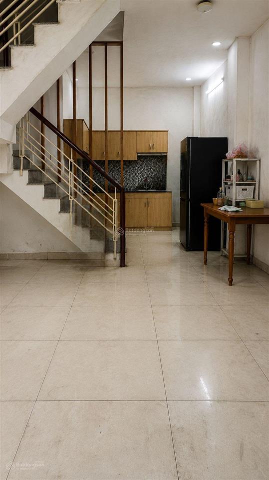 Nhà 4tâng  ngang rộng 4.5m đường nguyễn tiểu la quận 10. gần trường đại học kinh tế.