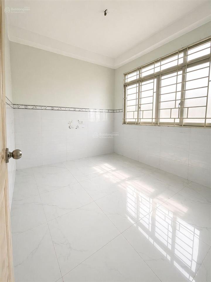 Căn hộ tản đà 65m2. có ban công rộng, cửa sổ. gần cầu nguyễn tri phương. chợ an đông. ttquân 5