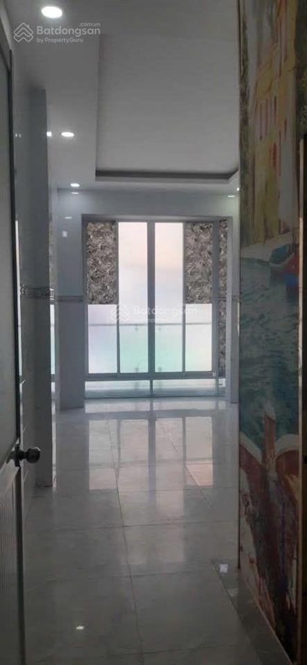Nhà mặt tiền 3 tầng  4pn/4wc.
đường cao đạt p.chợ quán/q5. gần cầu chữ y, cầu nguyễn văn cừ. 9t9