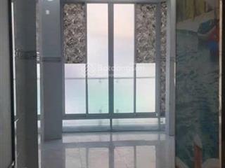 Nhà mặt tiền 3 tầng  4pn/4wc.
đường cao đạt p.chợ quán/q5. gần cầu chữ y, cầu nguyễn văn cừ. 9t9