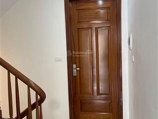 Chính chủ gửi bán dt50m2 giá hơn 6 tỷ ô tô đỗ cửa nhà 5 tầng ngọc hồi vị trí rất đẹp dân cư đông