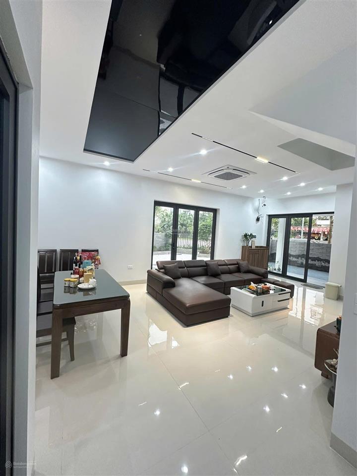 Cho thuê shophouse, dt 120m2.  0966 848 ***