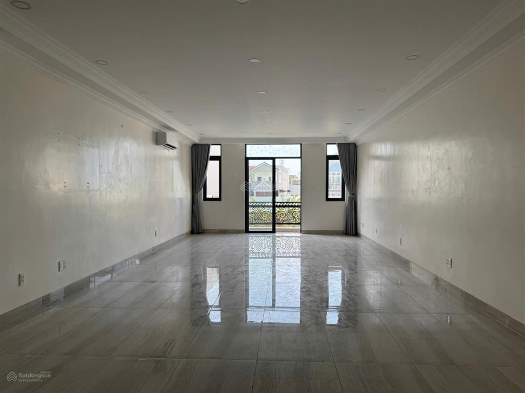 Cho thuê văn phòng đường trần não  80m2  giá thuê 17 triệu/tháng   0971 079 ***
