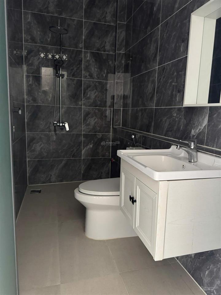Cho thuê văn phòng đường trần não  80m2  giá thuê 17 triệu/tháng   0971 079 ***