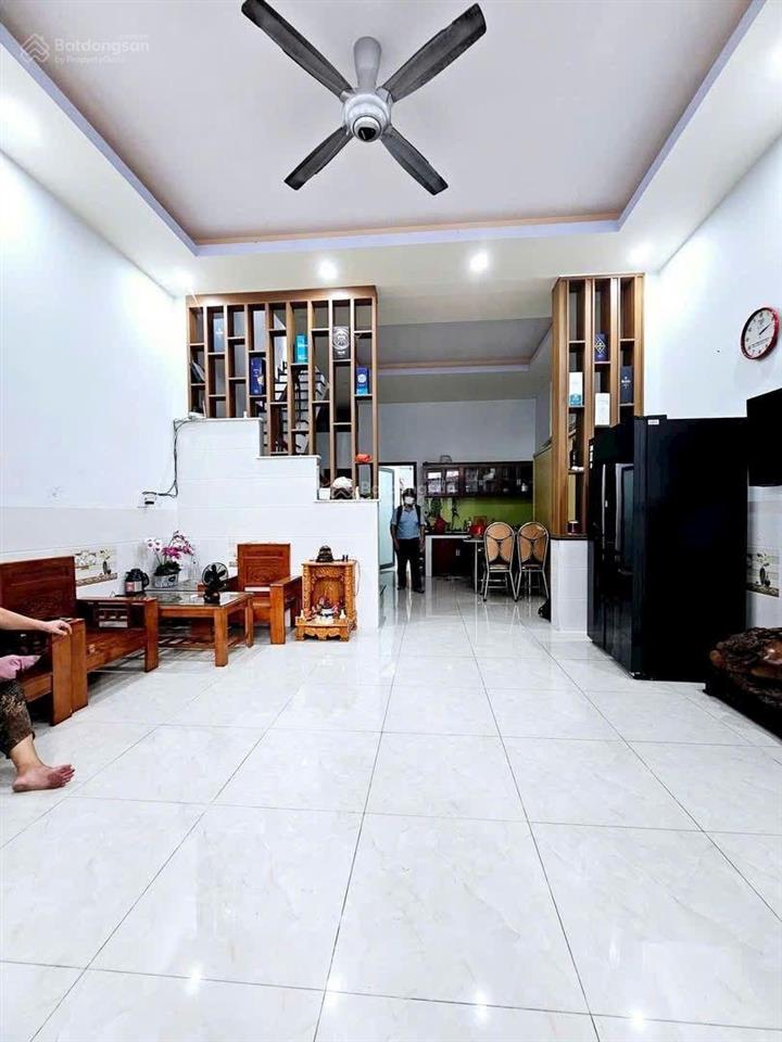 Bán nhà mt đường cây keo. dt 100m2. nhà trệt 3 lầu . giá 12,5ty. nganv 5
