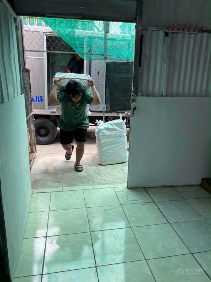 Hướng đông bắc nhà đường 4 hbp
nhà 1t 1 lửng. có 1pn 2w
thu nhập 6 triệu / 1 tháng
dt 75m2 ngang 5