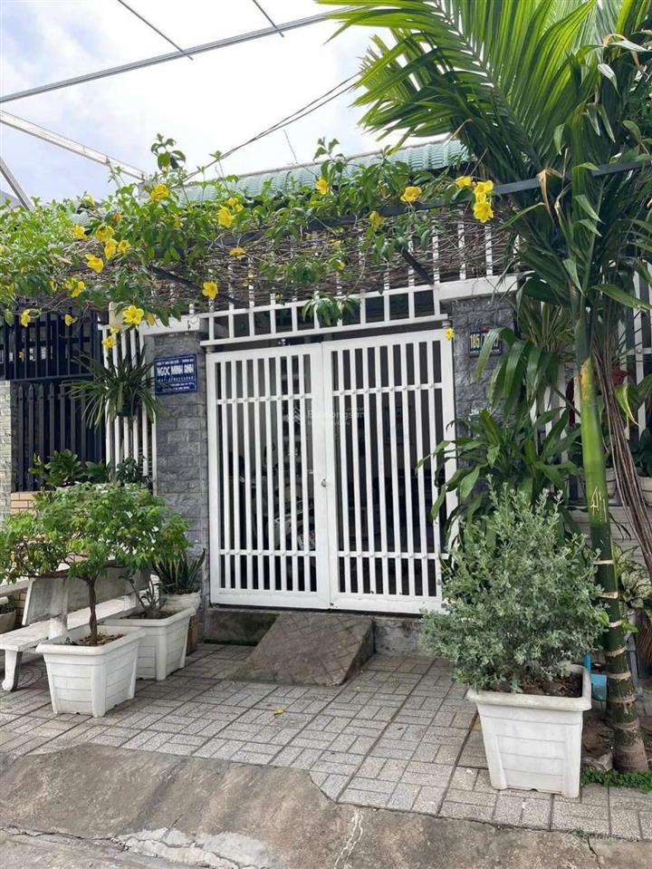 Nhà cấp 4 . ngay bigc  dt 67m, ngang 4,5m, thổ cư hết  đg 6m thông,  hướng tây nam, gia 4 tỷ 2
