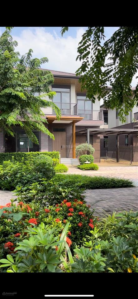 38triệu/m2. biệt thự 4 mặt sân vườn 300m2 1 trệt 1 lầu. khu đô thị nhật waterpoint cách q7 35 phút