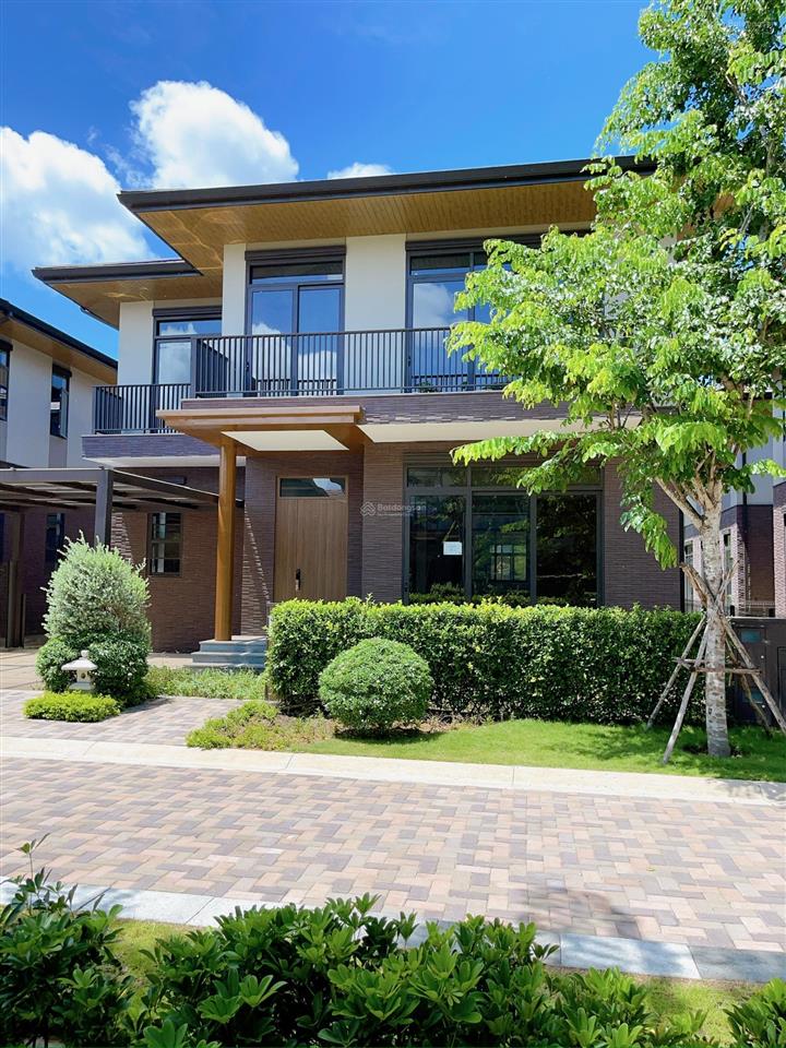 38triệu/m2. biệt thự 4 mặt sân vườn 300m2 1 trệt 1 lầu. khu đô thị nhật waterpoint cách q7 35 phút