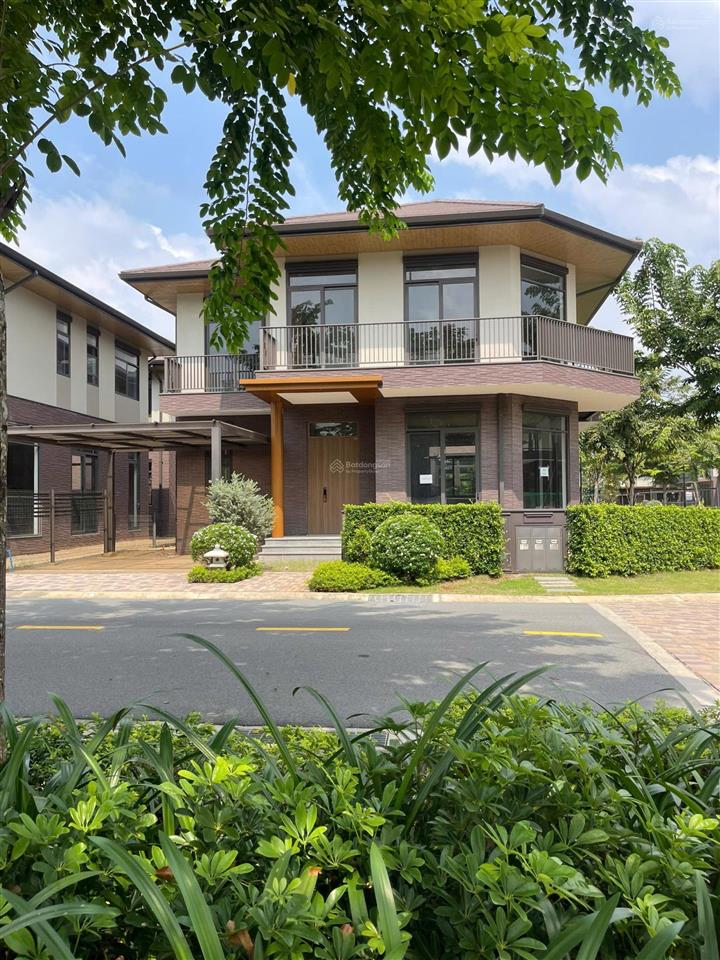 38triệu/m2. biệt thự 4 mặt sân vườn 300m2 1 trệt 1 lầu. khu đô thị nhật waterpoint cách q7 35 phút