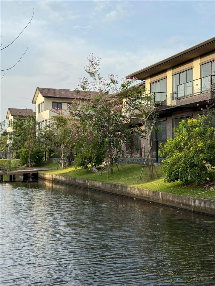38triệu/m2. biệt thự 4 mặt sân vườn 300m2 1 trệt 1 lầu. khu đô thị nhật waterpoint cách q7 35 phút