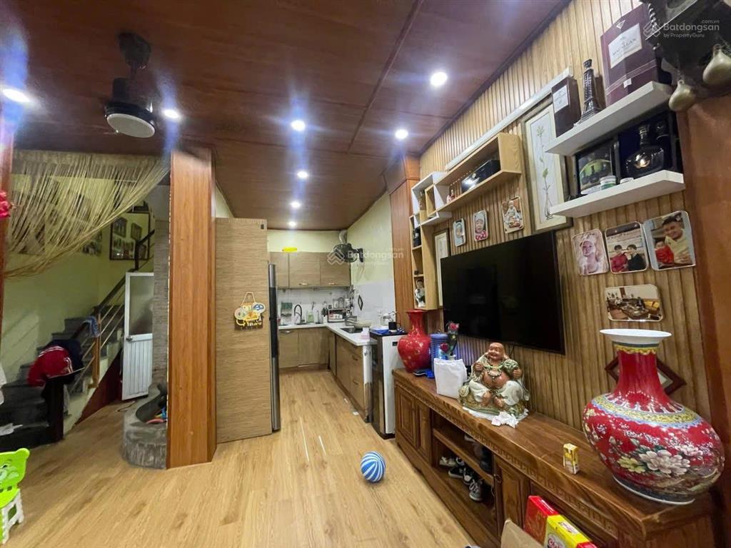 Nhỉnh 6 tỷ  nhà lõi hai bà trưng 4 tầng, lô góc 3 thoáng 30m ra ô tô