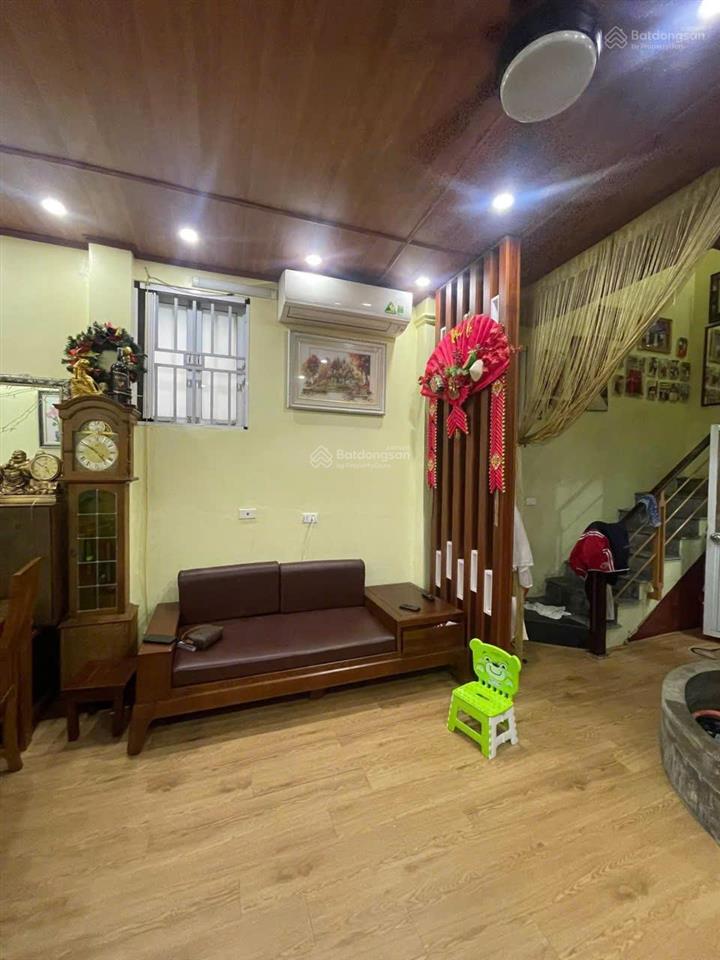 Nhỉnh 6 tỷ  nhà lõi hai bà trưng 4 tầng, lô góc 3 thoáng 30m ra ô tô