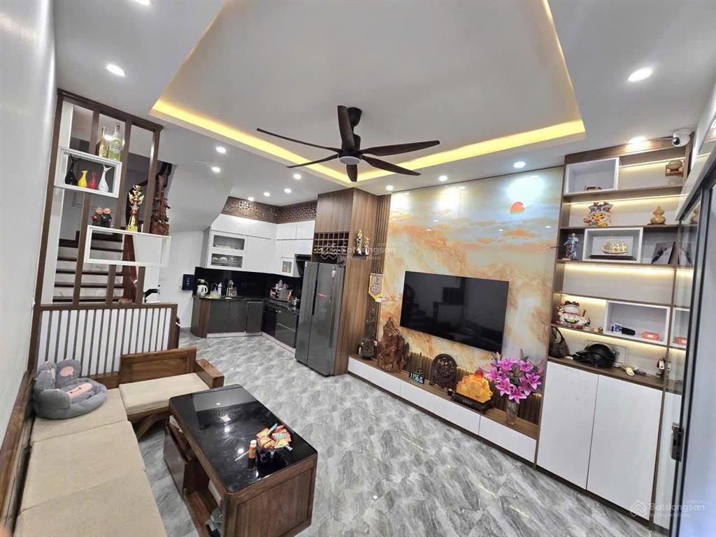Hơn 8 tỷ  kv trung tâm hai bà trưng  thoáng trước sau  vị trí siêu đẹp  xem là thích