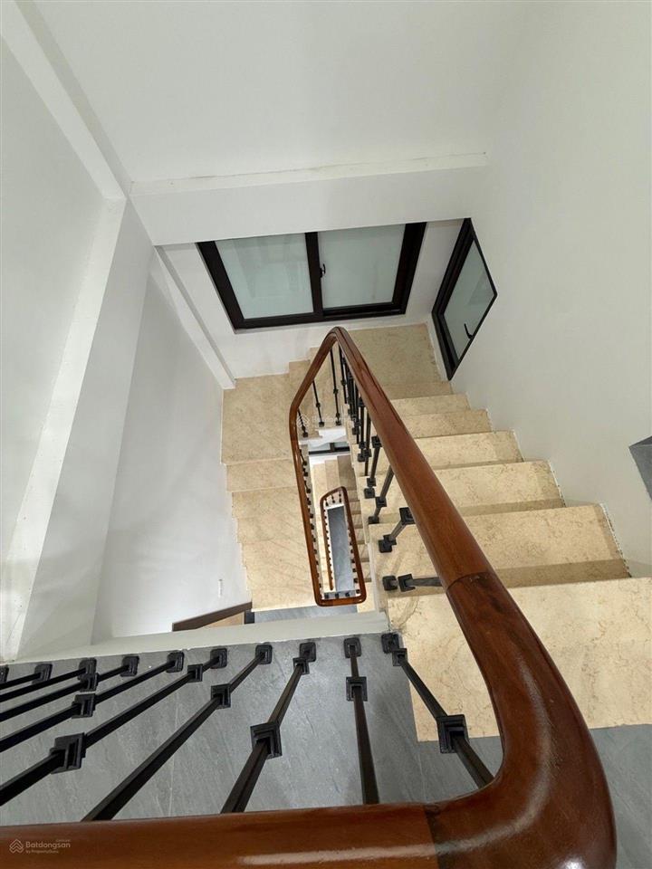 8,9 tỷ, nhà đẹp ngõ tô hoàng  bạch mai sân rộng, 2 mặt thoáng, 55m2, 4p ngủ vể ở ngay