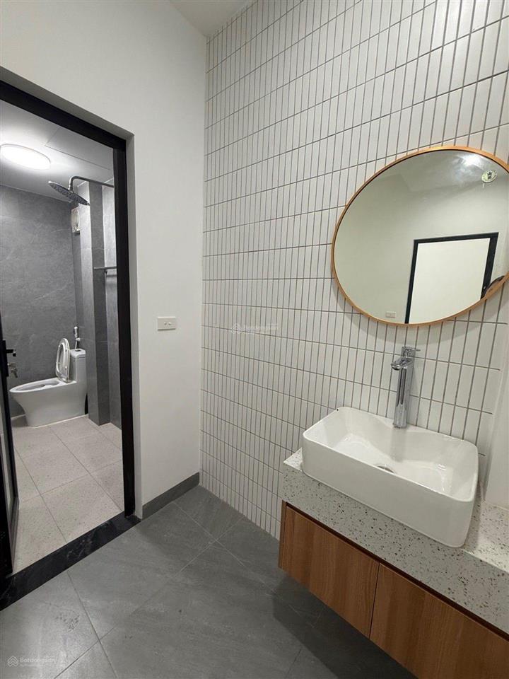 8,9 tỷ, nhà đẹp ngõ tô hoàng  bạch mai sân rộng, 2 mặt thoáng, 55m2, 4p ngủ vể ở ngay