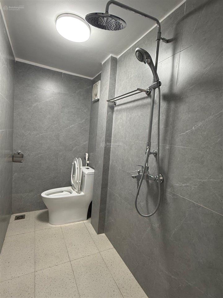 8,9 tỷ, nhà đẹp ngõ tô hoàng  bạch mai sân rộng, 2 mặt thoáng, 55m2, 4p ngủ vể ở ngay