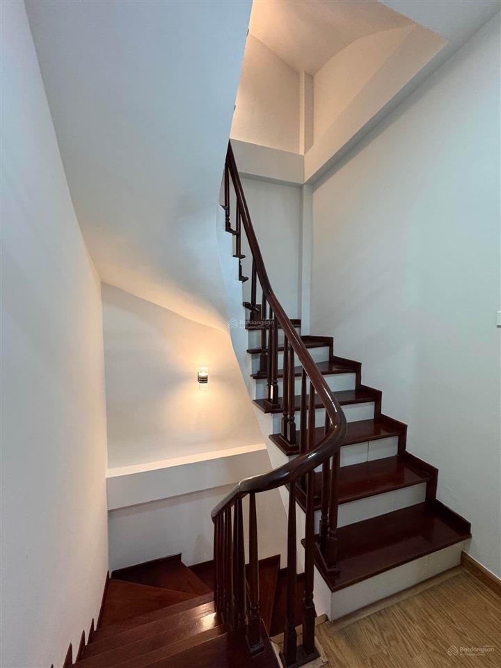 Nhỉnh 9 tỷ  ngõ ô tô đỗ cổng, 5 tầng full nội thất an cường  phố bạch mai  nơi an cư tuyệt vời