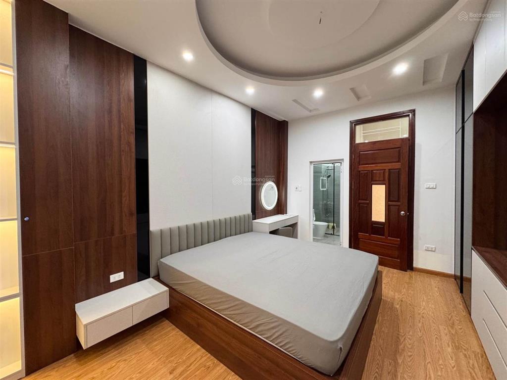 Nhỉnh 9 tỷ  ngõ ô tô đỗ cổng, 5 tầng full nội thất an cường  phố bạch mai  nơi an cư tuyệt vời