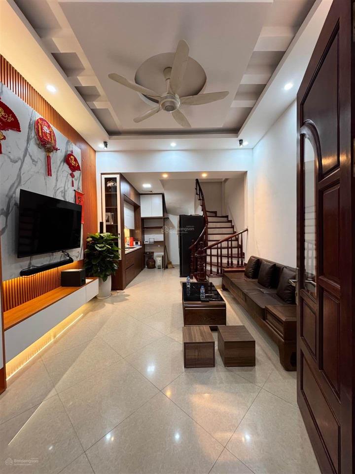 Nhỉnh 9 tỷ  ngõ ô tô đỗ cổng, 5 tầng full nội thất an cường  phố bạch mai  nơi an cư tuyệt vời
