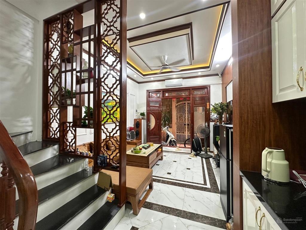 Hơn 9 tỷ  nhà riêng phố bạch mai  đại cồ việt ô tô đỗ gần nhà, vài bước ra 2 công viên lớn