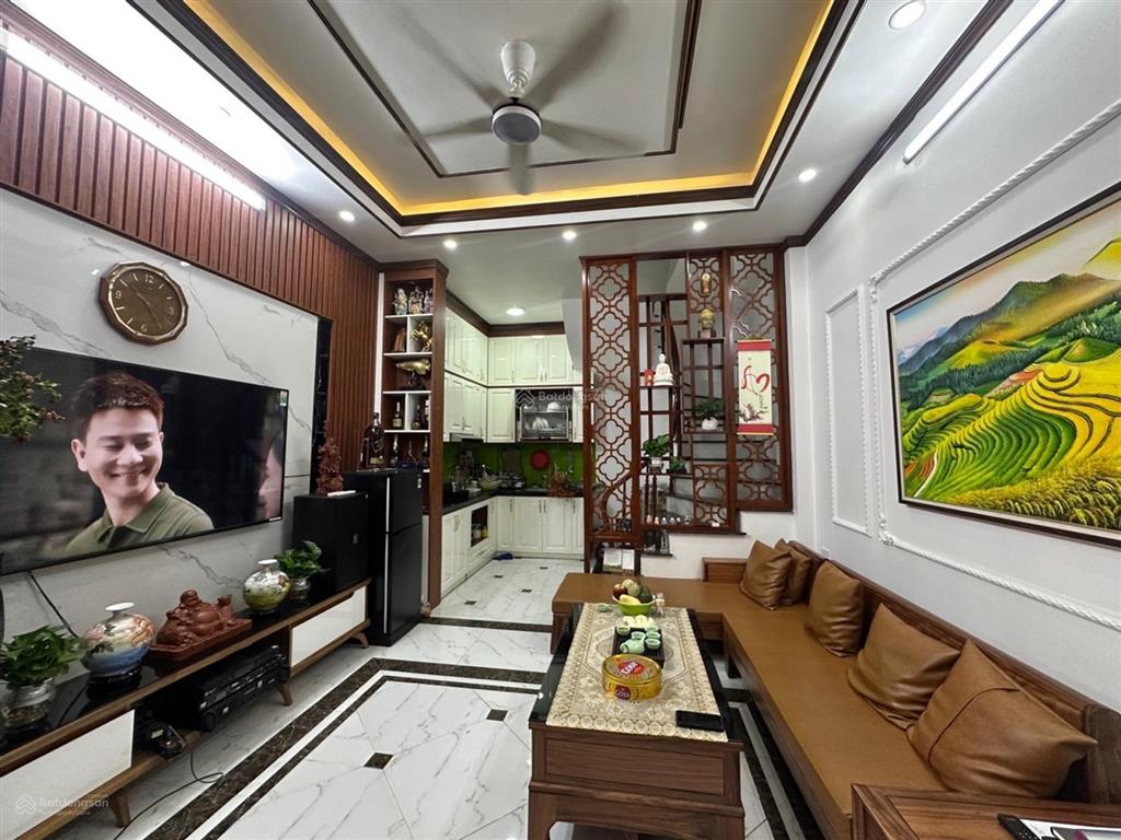 Hơn 9 tỷ  nhà riêng phố bạch mai  đại cồ việt ô tô đỗ gần nhà, vài bước ra 2 công viên lớn