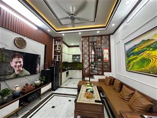 Hơn 9 tỷ  nhà riêng phố bạch mai  đại cồ việt ô tô đỗ gần nhà, vài bước ra 2 công viên lớn
