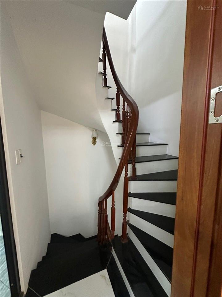 Bán nhà phố bạch mai gần đại cồ việtphố huế 5 tầng, mt 4m, ngõ ô tô tránh cách nhà 20m, hơn 9 tỷ