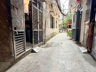 Nhỉnh5 tỷ nhà riêng phố minh khai dt 30m x 4 tầng, từ t2 là 3 mặt thoáng, mt 4m, ngõ thông mọi ngả