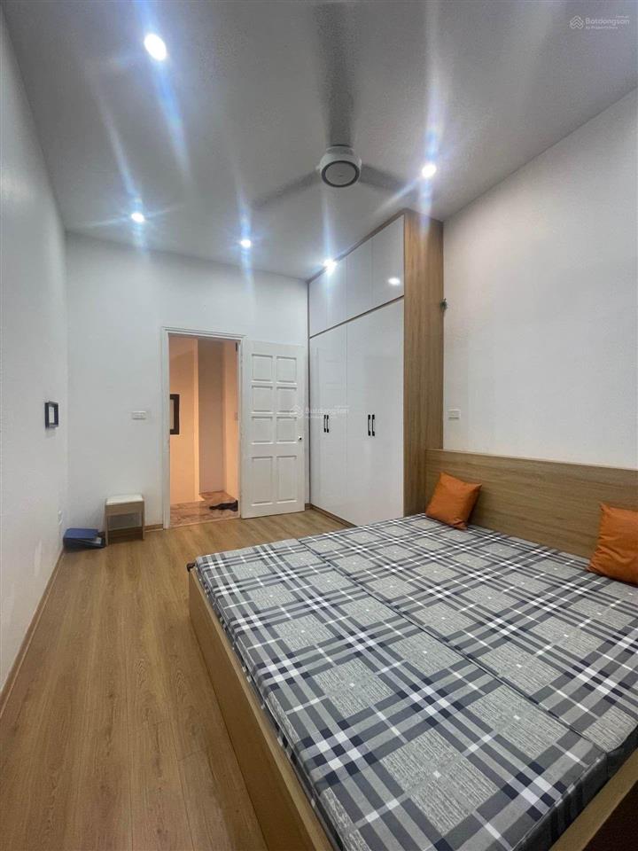 Nhỉnh5 tỷ nhà riêng phố minh khai dt 30m x 4 tầng, từ t2 là 3 mặt thoáng, mt 4m, ngõ thông mọi ngả