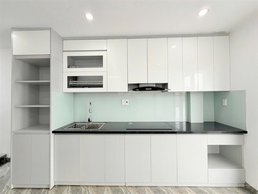 Hơn 11 tỷ  nr phố trần khát chân  võ thị sáu. dt 63m2, 5 tầng, thang máy, mt 5,5m, ở cực sướng