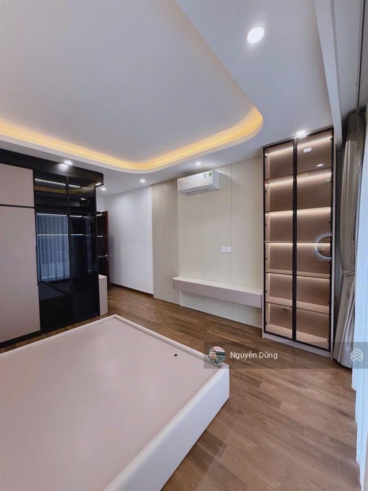Nhà 7 tầng phân lô, ô tô tránh nhau trước cửa, ngõ thông thẳng sang trường quốc tế việt pháp.