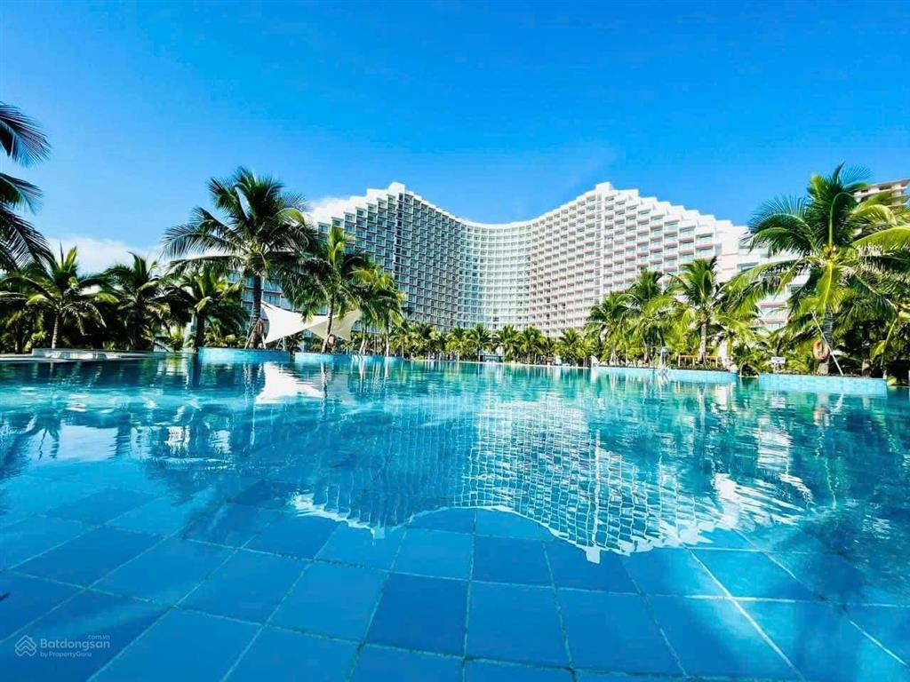 Gấp! bán căn sea view trực biển bể bơi, mặt a giá 1,1 tỷ bao phí.  0945 008 ***