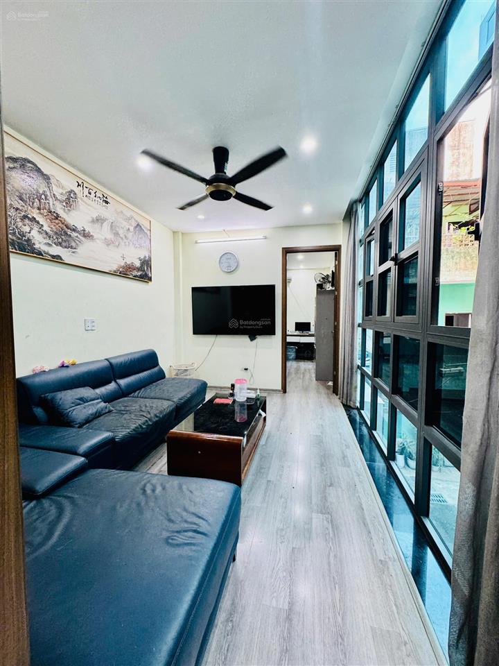 Nhà phố hoàng đạo thành, nhà thoáng đẹp