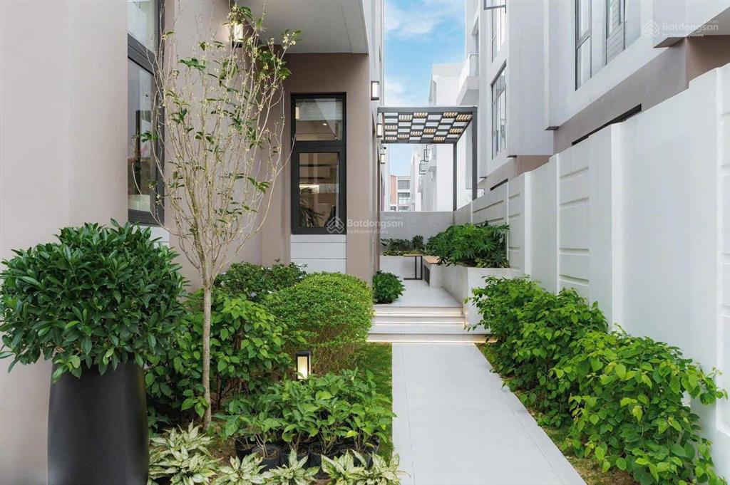 Hoa hậu dành cho giới thượng lưu! chỉ 16,3 tỷ sở hữu biệt thự ocean park3 thông hồ dts 285m2