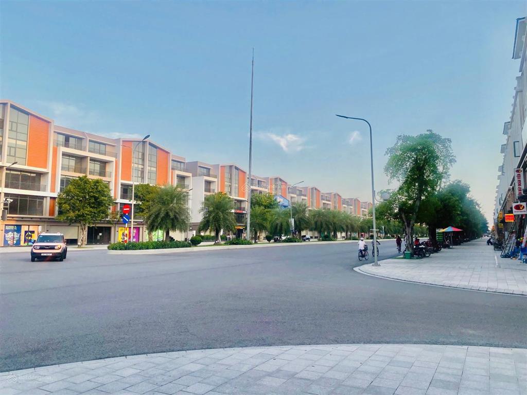 Hạ giá ! bán gấp liền kề ocean park 3  đại lộ bốn mùa rộng 51m, dt 110m2, mt 5,5m chỉ 19,3 tỷ