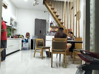 3.3 tỷ  nhà hoàng hoa thám  diện tích