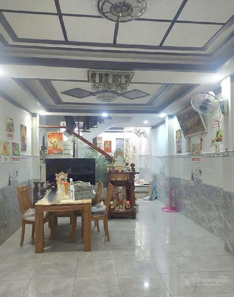 Bán nhà gần bx miền tây, 4 tầng (4x17m) ô tô đỗ cửa, giá 6,6 tỷ.