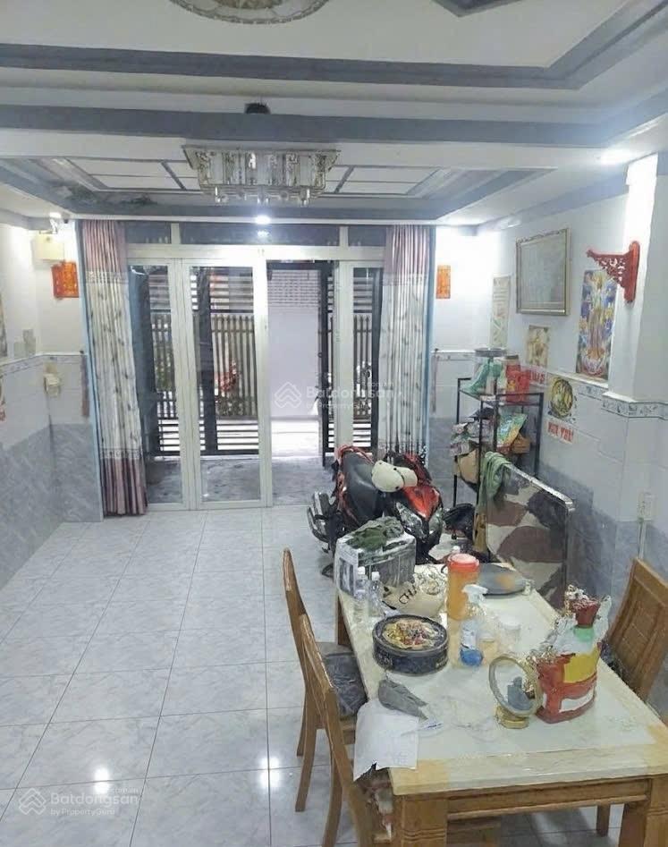 Bán nhà gần bx miền tây, 4 tầng (4x17m) ô tô đỗ cửa, giá 6,6 tỷ.