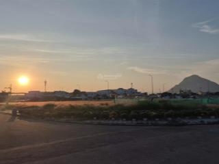 Bán căn biệt thự 3 tầng ,trung tâm tp tuy hòa cũ , dt 300m2 đất , xây mới 100%  0866 563 ***