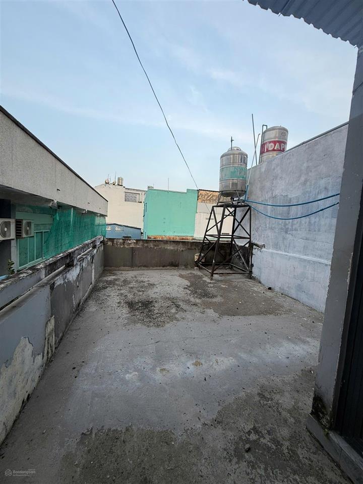 Mặt tiền quận 4 ngay bến vân đồn, dt 70m2 ngang 4m, lề 8m, hẻm sau 4m