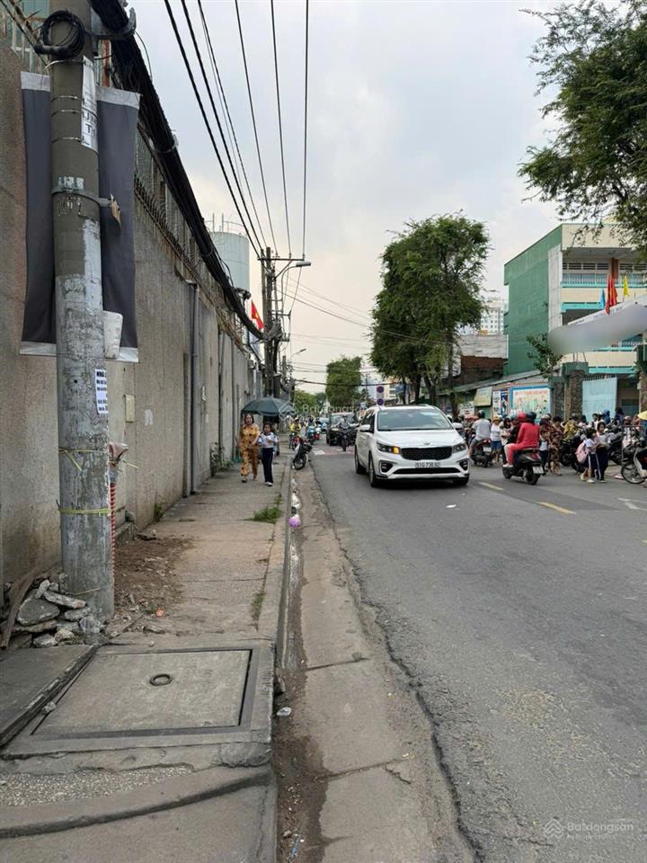 Mặt tiền quận 4 ngay bến vân đồn, dt 70m2 ngang 4m, lề 8m, hẻm sau 4m