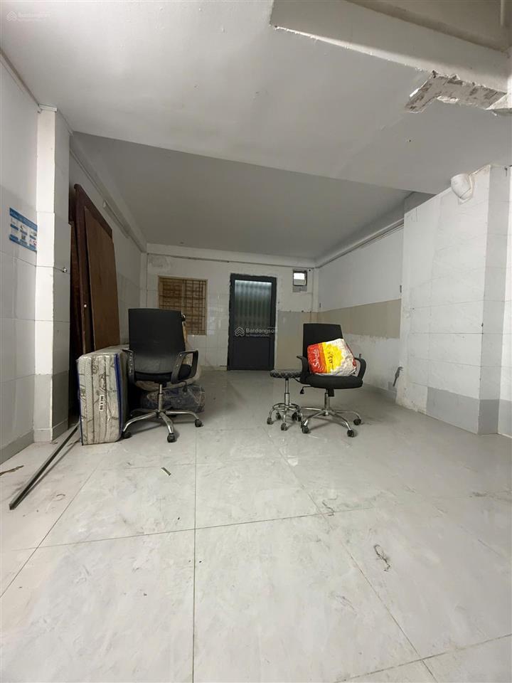 Mặt tiền quận 4 ngay bến vân đồn, dt 70m2 ngang 4m, lề 8m, hẻm sau 4m