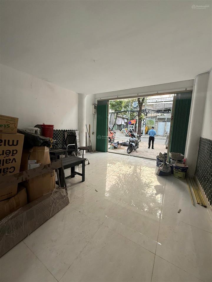 Mặt tiền quận 4 ngay bến vân đồn, dt 70m2 ngang 4m, lề 8m, hẻm sau 4m
